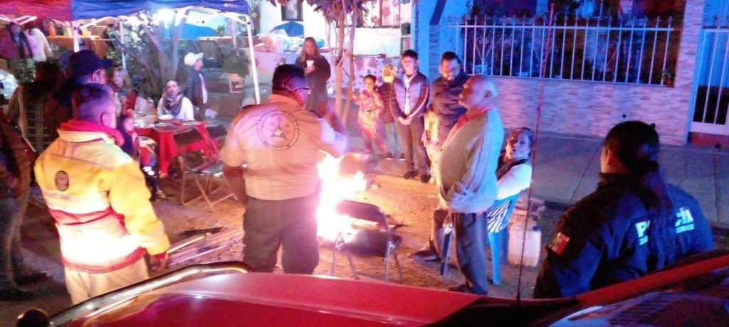 autoridadesapagaronfogatas2 1024x460 - Autoridades de los tres niveles de gobierno apagaron 634 fogatas en Jalisco