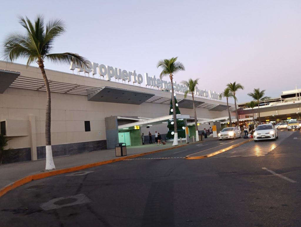 mexicanaaeropuertopuertovallarta2 1024x771 - Hoteles de Riviera Nayarit reciben pasajeros del primer vuelo de Mexicana de Aviación