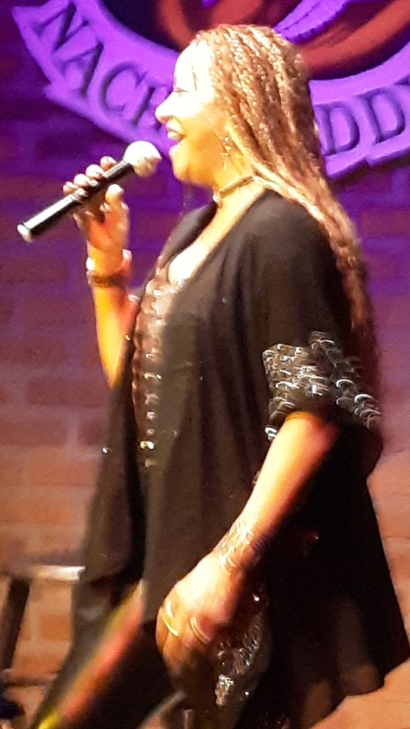 debbyholidaysepresentaenvallarta3 576x1024 - La cantante Debby Holiday deslumbra en concierto en Puerto Vallarta