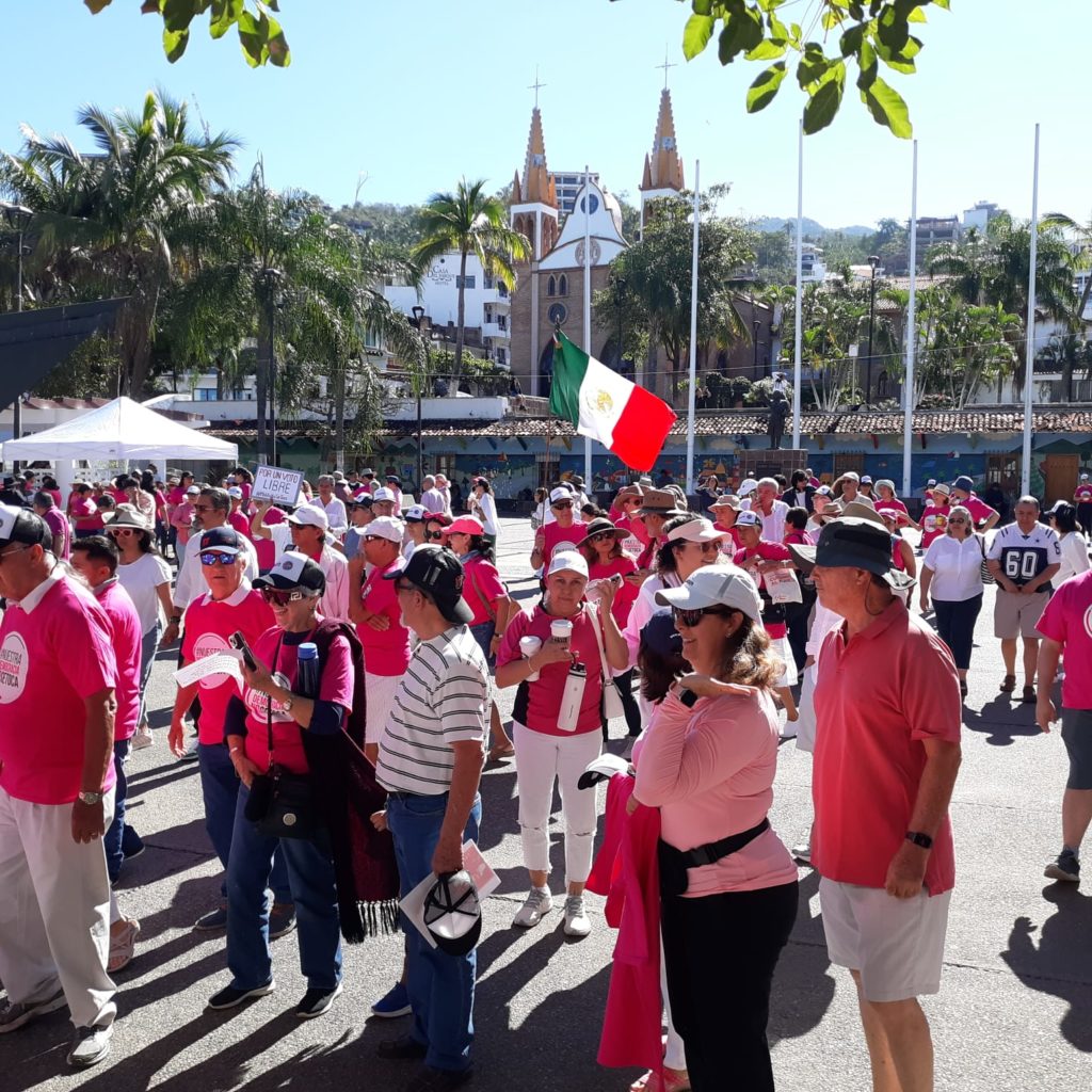 marchaporlademocraciaenvallarta1 1024x1024 - Puerto Vallarta se sumó a la “marcha por la democracia”
