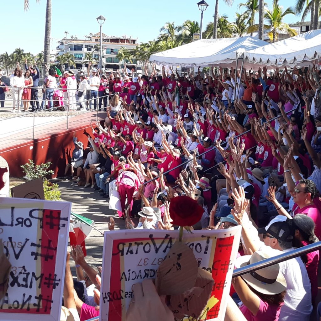 marchaporlademocraciaenvallarta9 1024x1024 - Puerto Vallarta se sumó a la “marcha por la democracia”